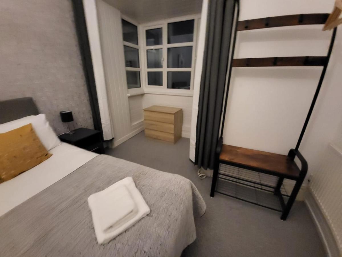 Centre Room, Wifi, Share Facility *